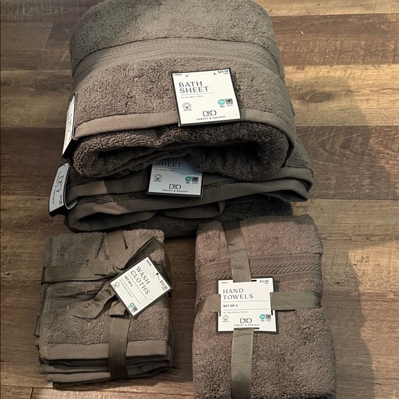 8pc Gift Set,2-Bath Sheets, 2 Hand Towels and 4 Wash Cloths, New with tags - Picture 1 of 9